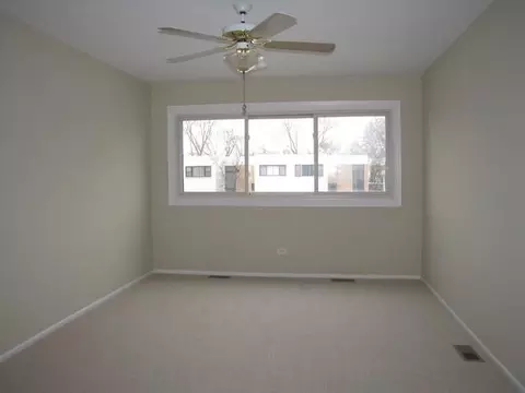 368 Oaktree Ct, Hoffman Estates, IL 60169 photo 8