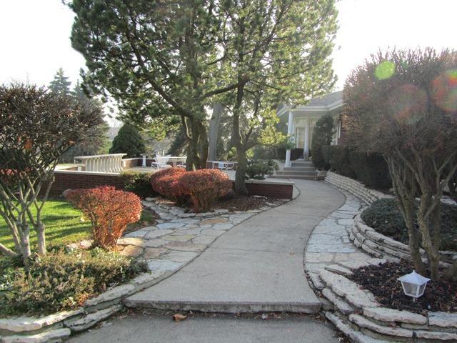 6400 Thurlow St, Willowbrook, IL 60527 photo 4