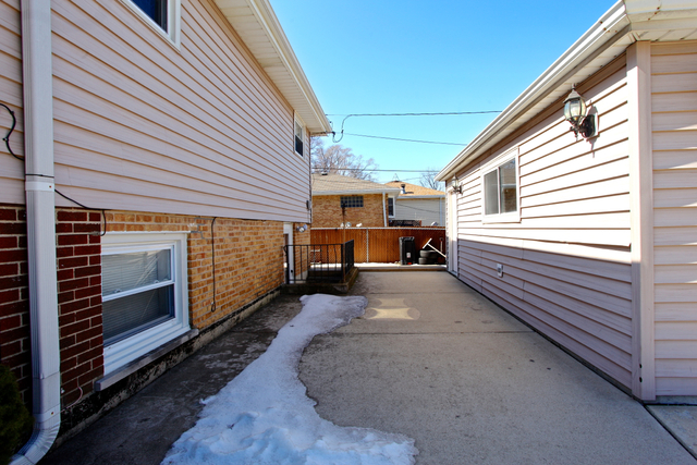250 Broker Ave, Itasca, IL 60143 photo 4