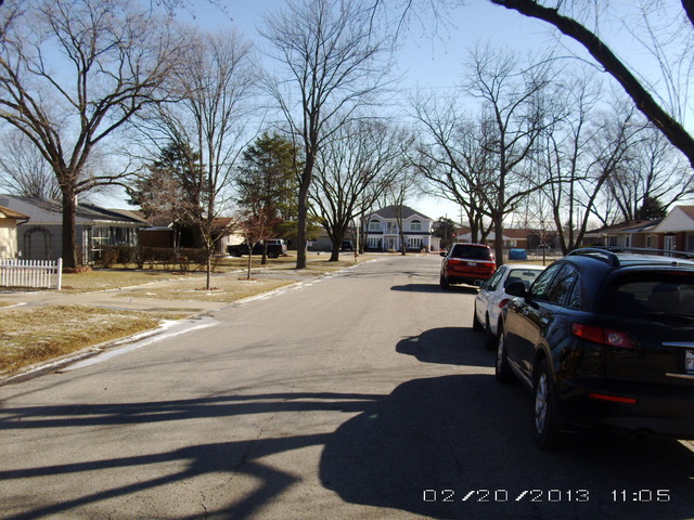 681 Sandra Ln, Wheeling, IL 60090 photo 3