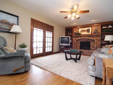411 Appollo Ct, Wheaton, IL 60189 photo 9