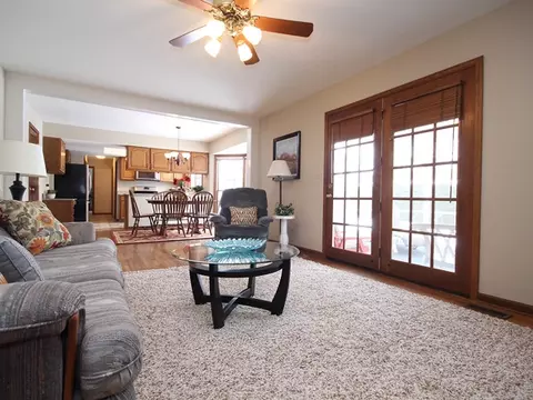 411 Appollo Ct, Wheaton, IL 60189 photo 10