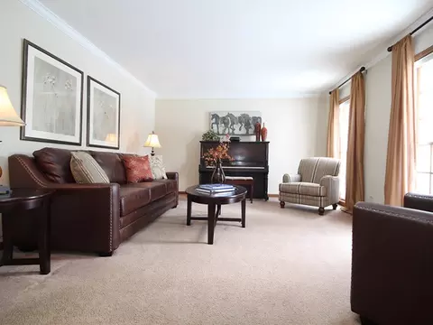 411 Appollo Ct, Wheaton, IL 60189 photo 3
