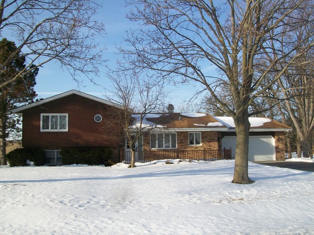 1138 Forest Dr, Elgin, IL 60123 photo 1