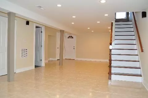 6319 W Devon Ave, Chicago, IL 60646 photo 9