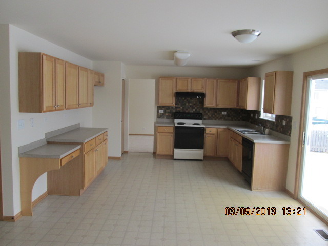 224 Schmidt St, Plano, IL 60545 photo 2