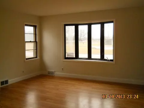 132 E Third St, Oglesby, IL 61348 photo 4