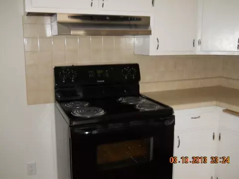 132 E Third St, Oglesby, IL 61348 photo 2