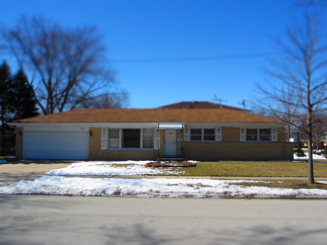 784 Leahy Cir, Des Plaines, IL 60016 photo 1