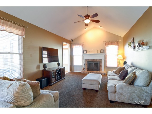 1332 Saddlebrook Rd, Bartlett, IL 60103 photo 6