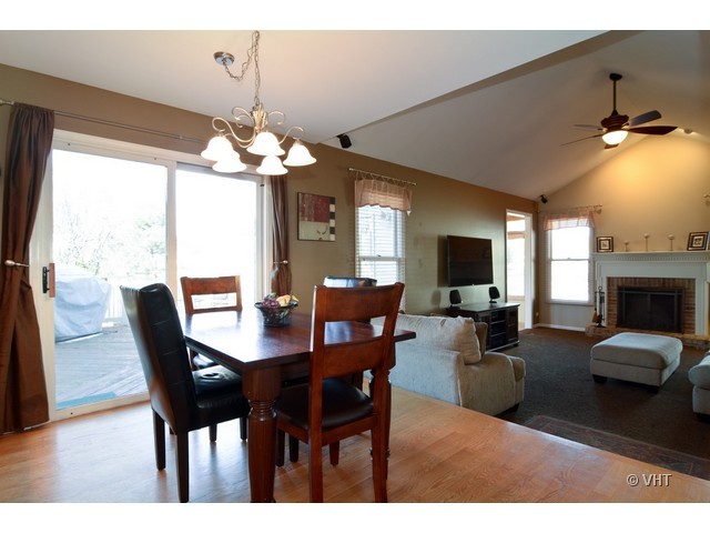 1332 Saddlebrook Rd, Bartlett, IL 60103 photo 5