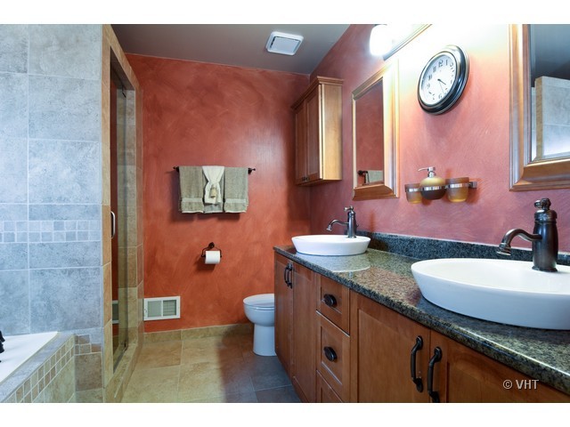 1332 Saddlebrook Rd, Bartlett, IL 60103 photo 9