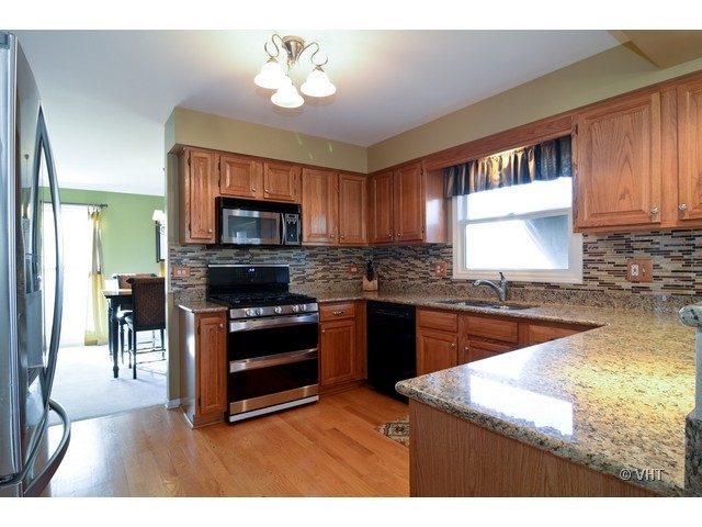 1332 Saddlebrook Rd, Bartlett, IL 60103 photo 4