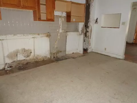 10752 S Champlain Ave, Chicago, IL 60628 photo 5