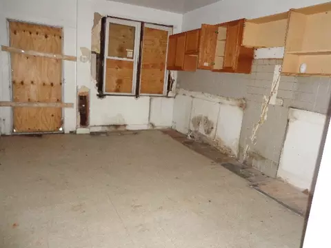 10752 S Champlain Ave, Chicago, IL 60628 photo 4