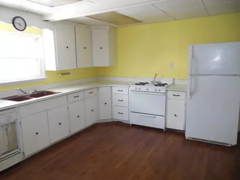 401 E Cleveland St, Spring Valley, IL 61362 photo 2