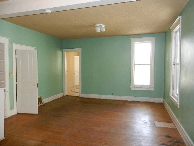 356-58 N Spring St, Elgin, IL 60120 photo 2