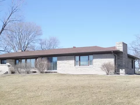 110 Prairie St, Spring Valley, IL 61362 photo 2