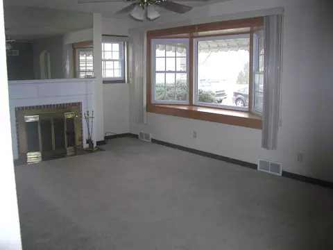 610 E North St, Morris, IL 60450 photo 2