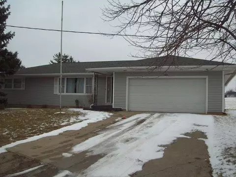 106 Pleasant Ct, Walnut, IL 61376 photo 1