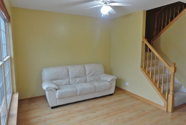 690 Cooper Ct, Aurora, IL 60504 photo 2