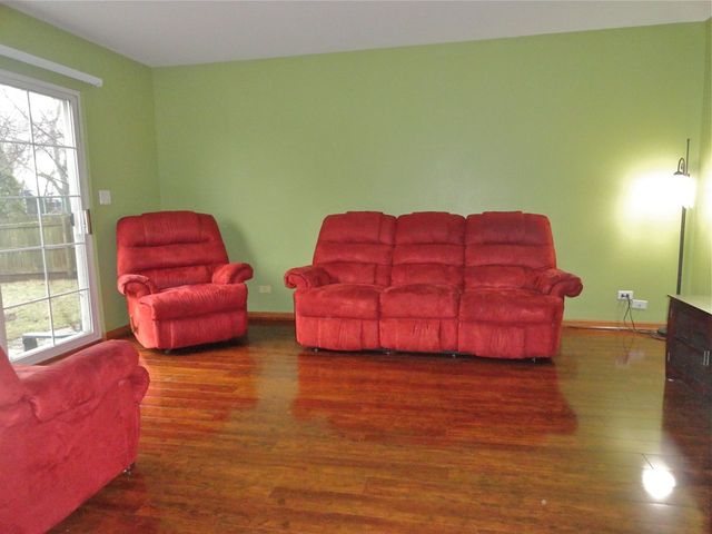 690 Cooper Ct, Aurora, IL 60504 photo 9