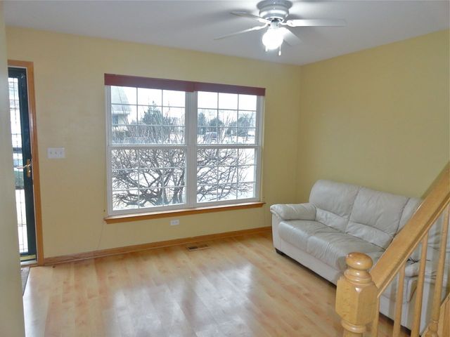 690 Cooper Ct, Aurora, IL 60504 photo 3