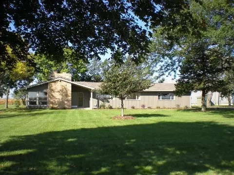 3063 E 15th Rd, Ottawa, IL 61350 photo 1