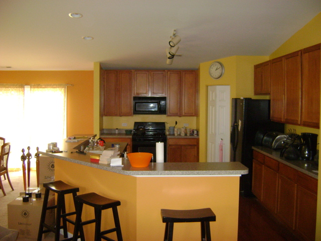 1565 Millbrook Dr, Algonquin, IL 60102 photo 2