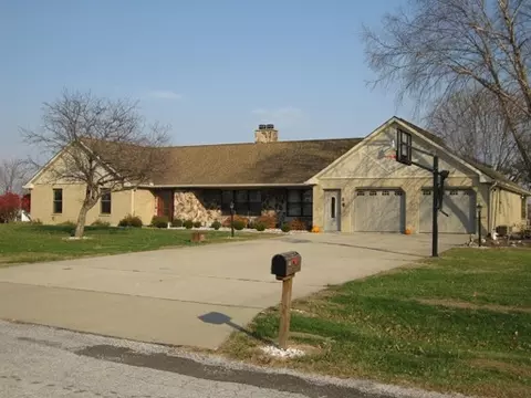 2486 E 309th Rd, Peru, IL 61354 photo 1