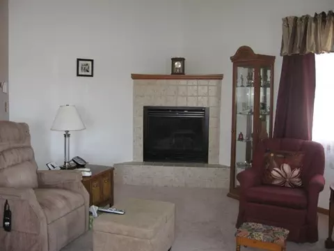 1726 26th St, Peru, IL 61354 photo 2