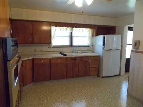 232 E Third St, Oglesby, IL 61348 photo 4