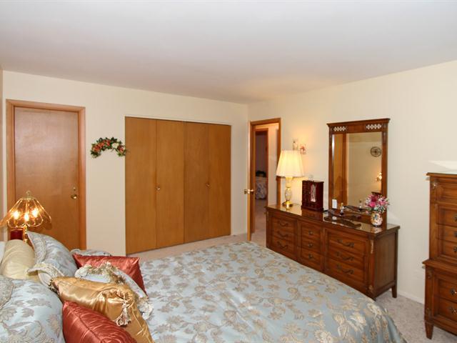 1726 E Aztec Ln, Mount Prospect, IL 60056 photo 12