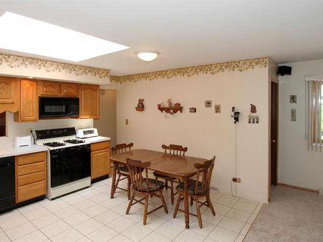 1726 E Aztec Ln, Mount Prospect, IL 60056 photo 8
