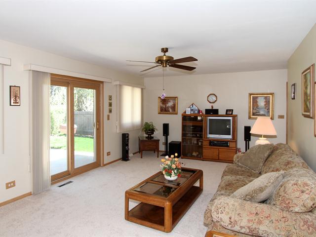 1726 E Aztec Ln, Mount Prospect, IL 60056 photo 10