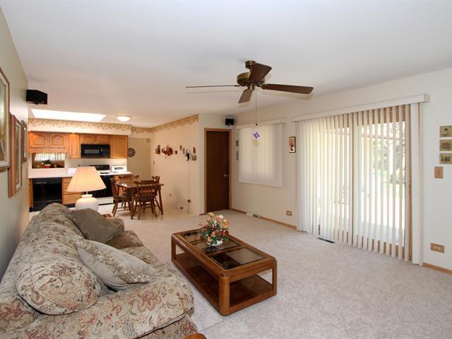 1726 E Aztec Ln, Mount Prospect, IL 60056 photo 9