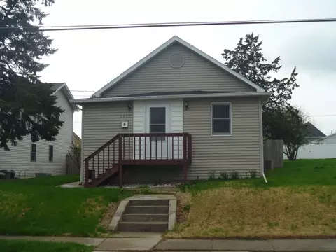 1517 Walnut St, Peru, IL 61354 photo 1