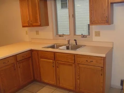 1517 Walnut St, Peru, IL 61354 photo 2