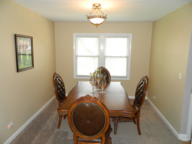 1830 Ridgewood Ln, Hoffman Estates, IL 60192 photo 4
