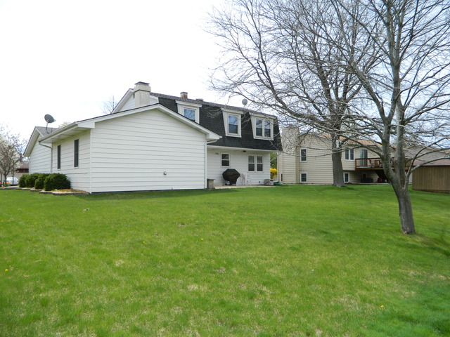 1830 Ridgewood Ln, Hoffman Estates, IL 60192 photo 24