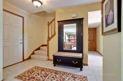 3805 Bordeaux Dr, Hoffman Estates, IL 60195 photo 4