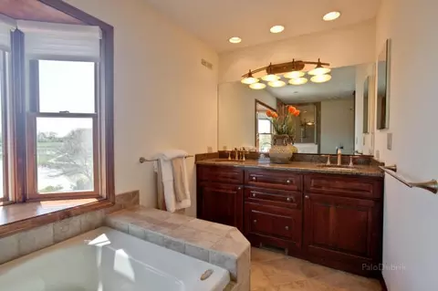 3805 Bordeaux Dr, Hoffman Estates, IL 60195 photo 15