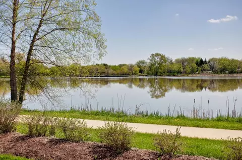 3805 Bordeaux Dr, Hoffman Estates, IL 60195 photo 2