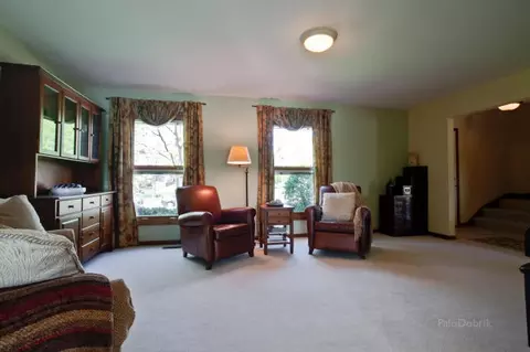 3805 Bordeaux Dr, Hoffman Estates, IL 60195 photo 6