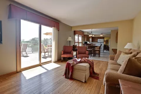3805 Bordeaux Dr, Hoffman Estates, IL 60195 photo 12