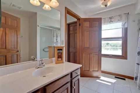3805 Bordeaux Dr, Hoffman Estates, IL 60195 photo 19