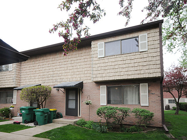 1630 Bow Trail Rd, Wheeling, IL 60090 photo 1