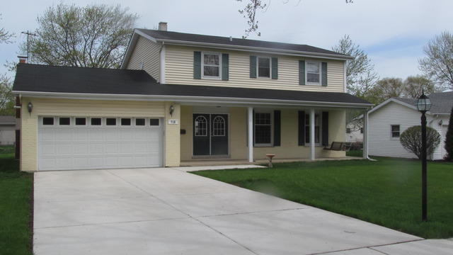 718 Maple Ln, Darien, IL 60561 photo 1