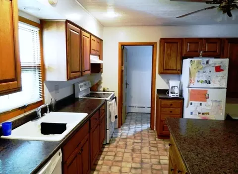 1058 State St, Ottawa, IL 61350 photo 7