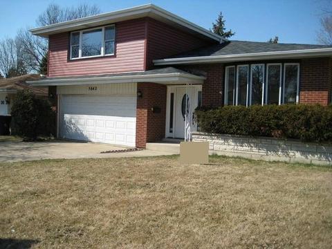 5642 Murray Dr, Berkeley, IL 60163 photo 1